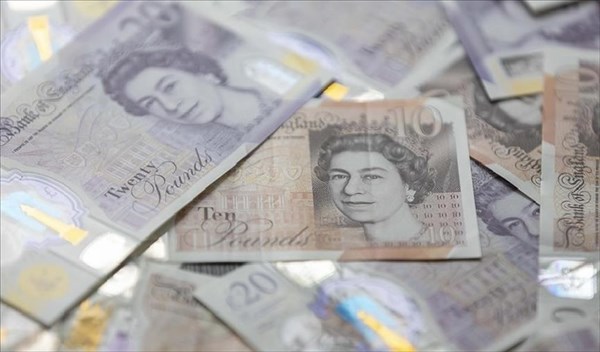 la-livre-sterling-au-plus-bas-depuis-37-ans-face-au-dollar