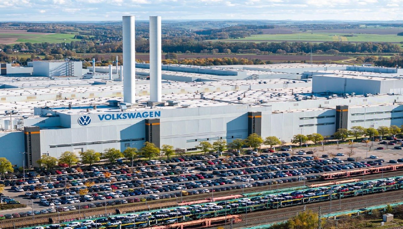 Volkswagen envisage 100.000 suppressions d’emplois et la fermeture de quatre usines en Allemagne