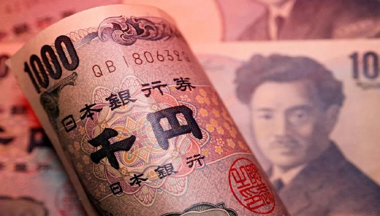 Le yen chute à son plus bas niveau depuis 40 ans face au dollar