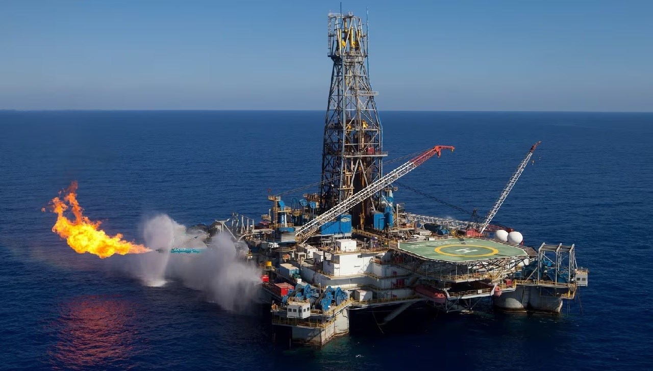 Le pétrole franchit les 90 dollars après un week-end d’affrontements entre les États-Unis et l’Iran